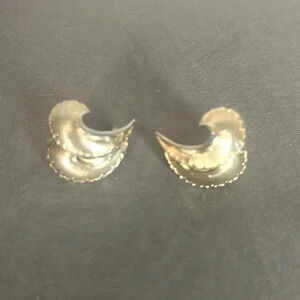 Vintage  Coro sliver trimmed in gold 1940’s Screw back earrings